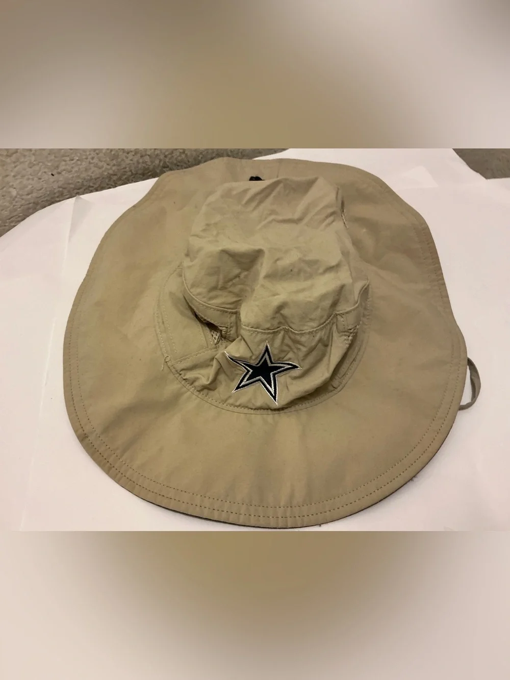 Columbia Lightweight Beige Mesh Bucket Hat Dallas cowboys